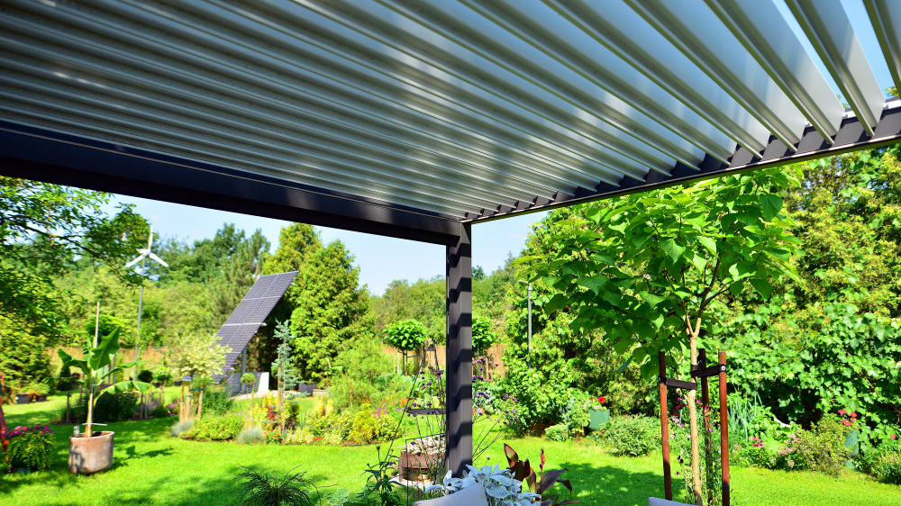 Installation pergola aluminium jardin